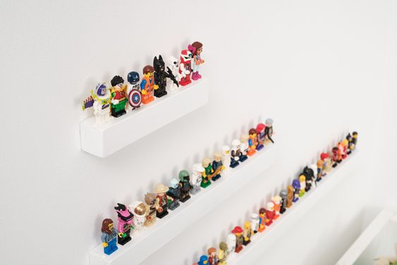 Building Your Own LEGO Minifigure Display